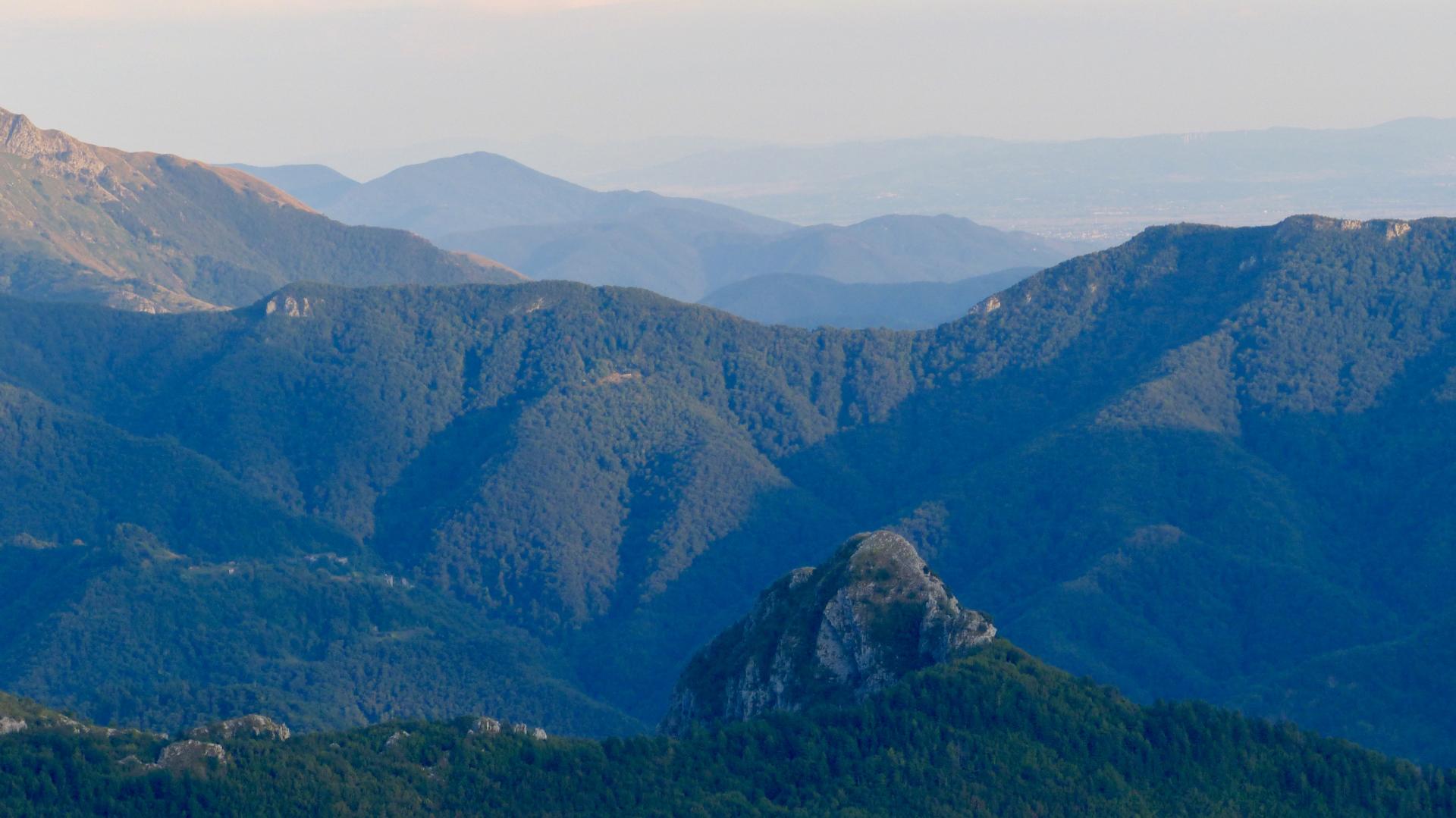 THE APUAN ALPS