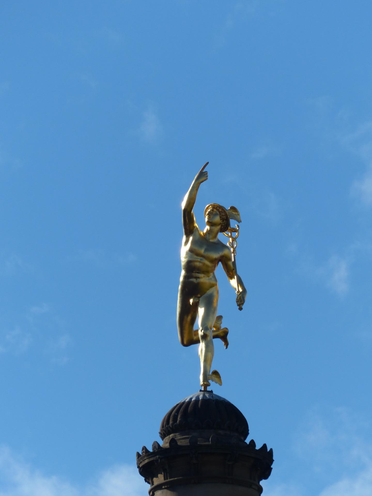 Au Centre de Stuttgart - la Place du Chateau