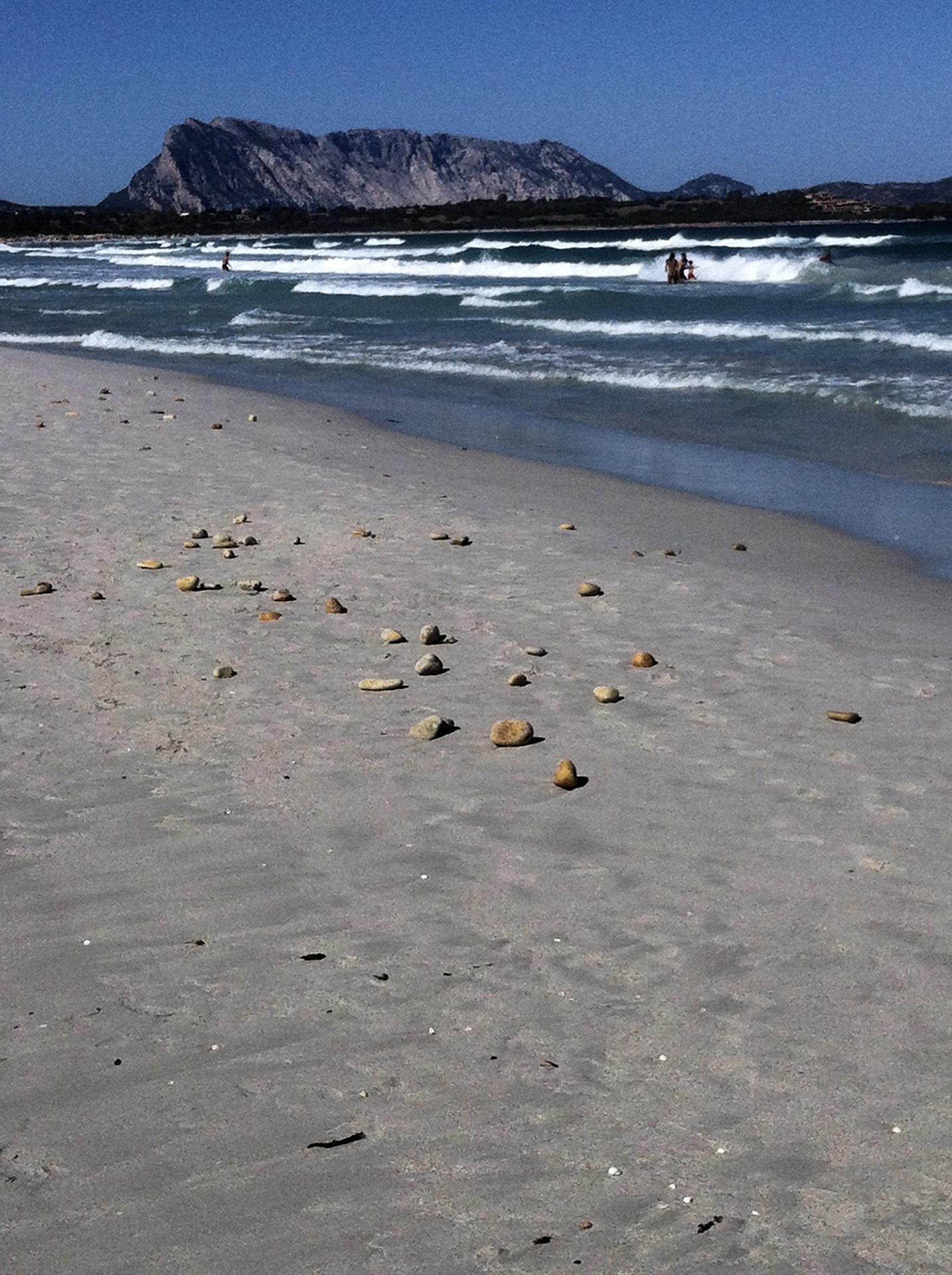 Plage La Cinta et l'Île montagne Tavolara